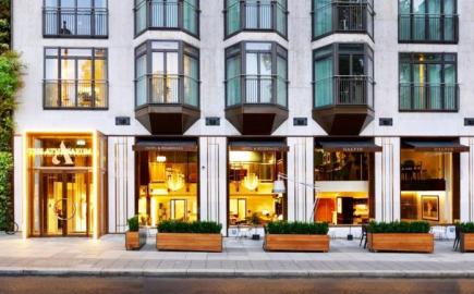 SQ2 Folding Arm Awning for Galvin restaurant at the Atheneaum Hotel
